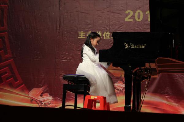 钢琴独奏《春之歌、踏踏踏》.JPG
